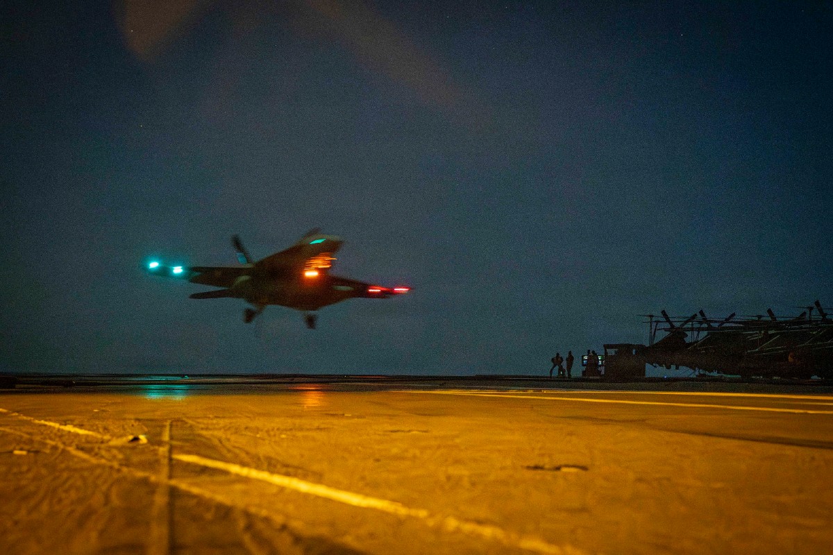 Estados Unidos culmina una oleada de ataques contra el régimen de Irán: «Se han dado en legítima defensa contra múltiples objetivos»