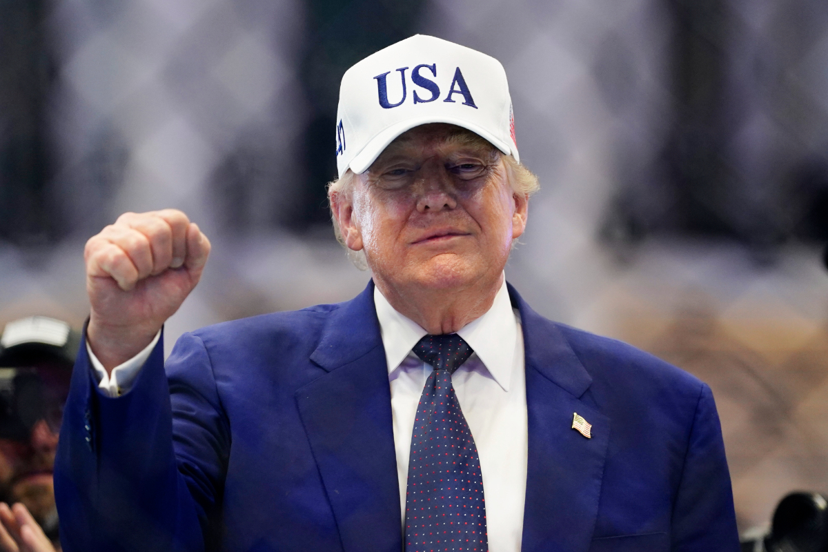 El precio del petróleo cae más de un 4% tras el acuerdo de paz de Donald Trump y la reapertura de Ormuz