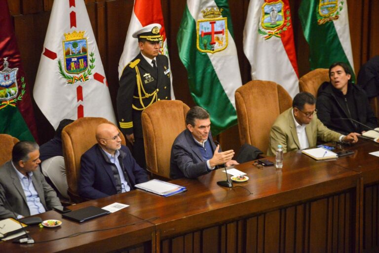 El Gobierno de Bolivia y la principal central obrera del país llegan a un acuerdo para el levantamiento de las protestas