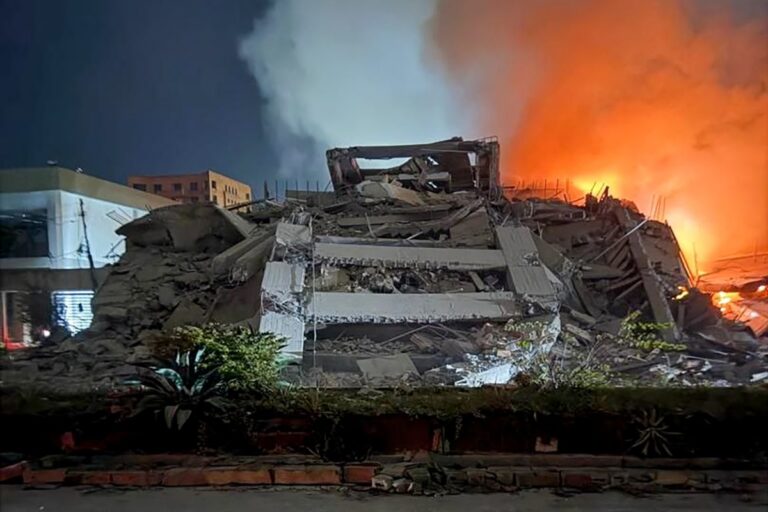 Al menos 235 muertos y más de 4.300 heridos por los devastadores terremotos en Venezuela