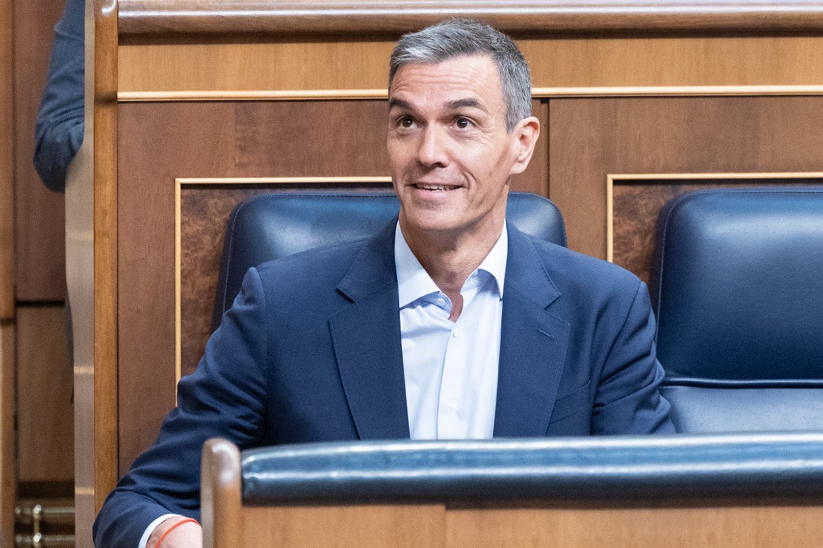 El Gobierno de Sánchez deja en el aire las ayudas al coche eléctrico y el sector alerta de 50.000 afectados