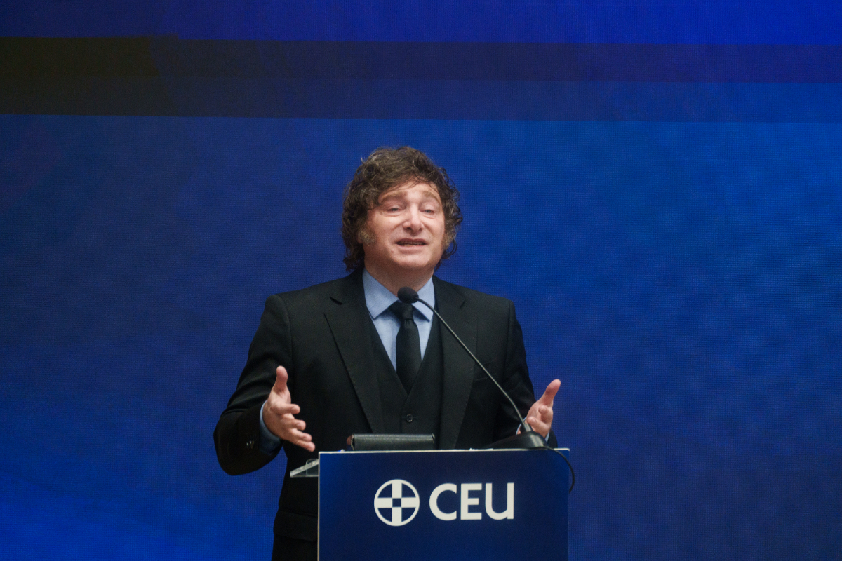 Milei presenta en Madrid su modelo de buena política frente a quienes tienen «manos porosas» o «roban joyas»