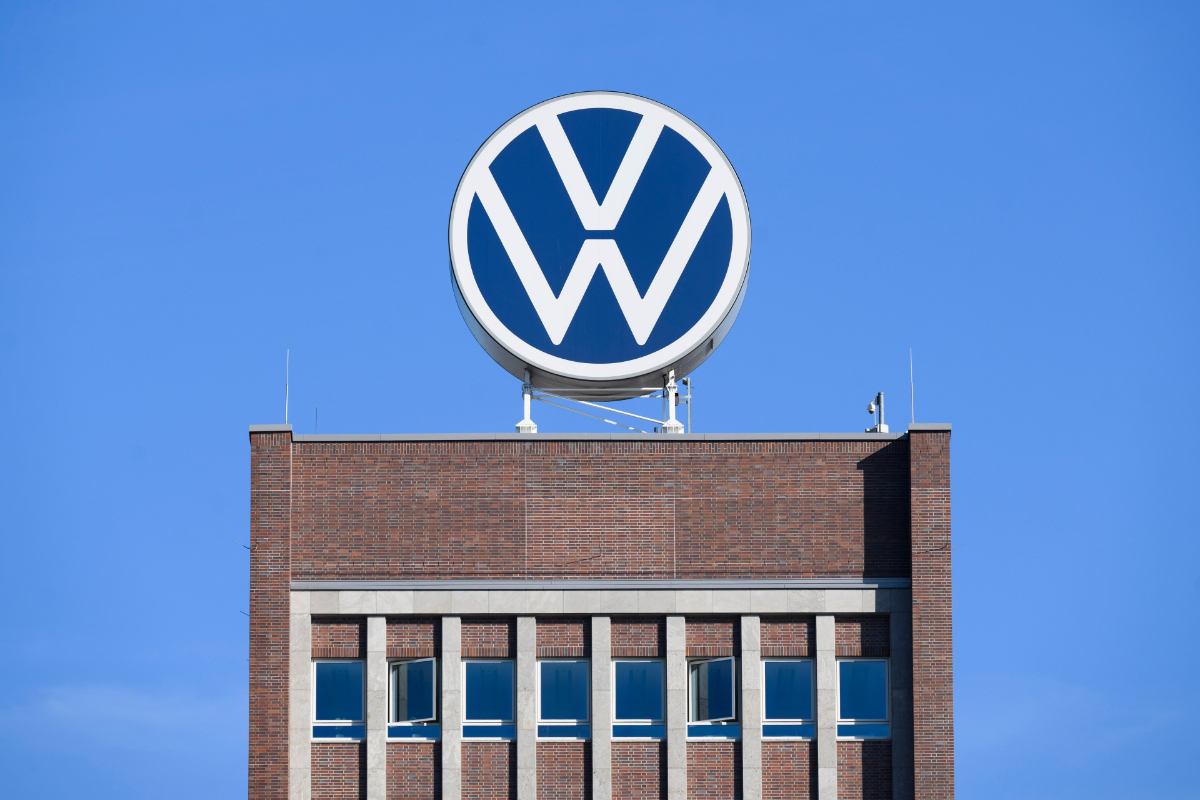 Nuevo golpe a la industria alemana: Volkswagen estudia eliminar 100.000 empleos y cerrar cuatro fábricas