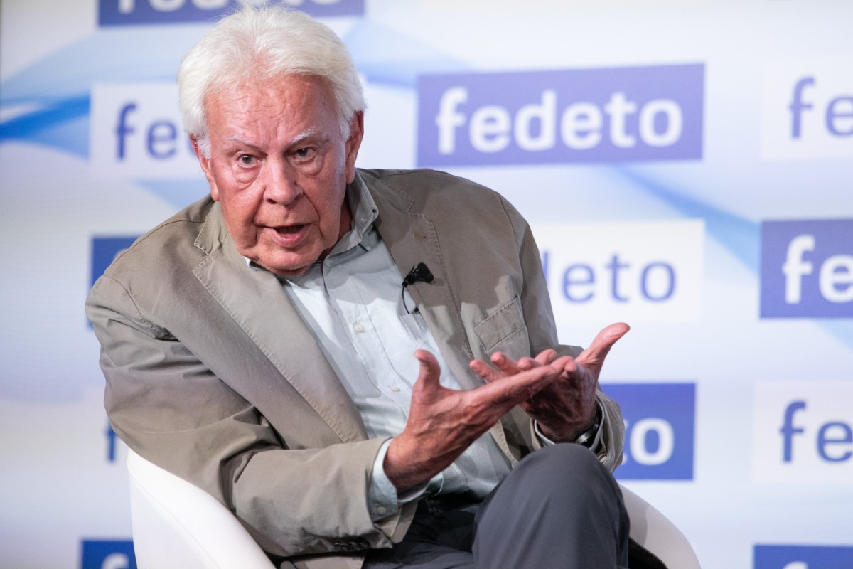 Felipe González reconoce ahora que la regularización de inmigrantes ilegales «está petando» los servicios públicos