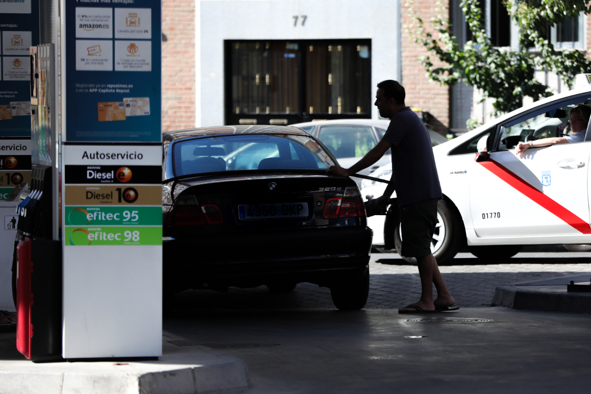 El INE eleva la inflación subyacente al 3%, confirma que el IPC sigue en el 3,2% y confirma la subida de más del 48% en combustibles en el último año
