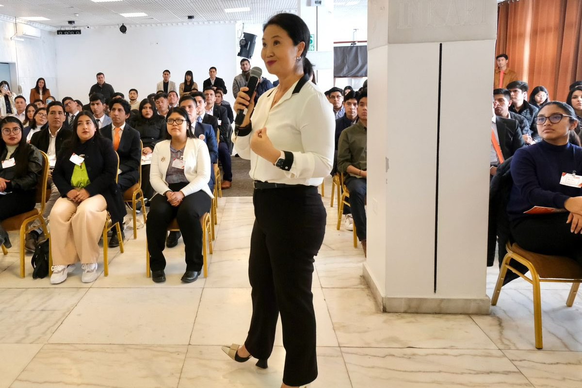 Keiko Fujimori pide «calma y prudencia» a sus seguidores mientras culmina el recuento electoral en Perú