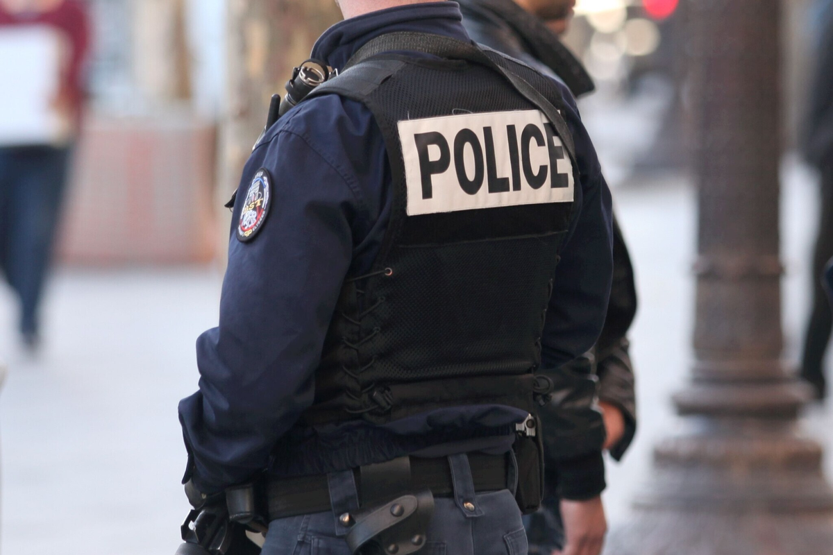 Detenido un inmigrante congoleño de diez años por apuñalar dos veces e intentar violar a una francesa de 22 años en Saint-Brieuc