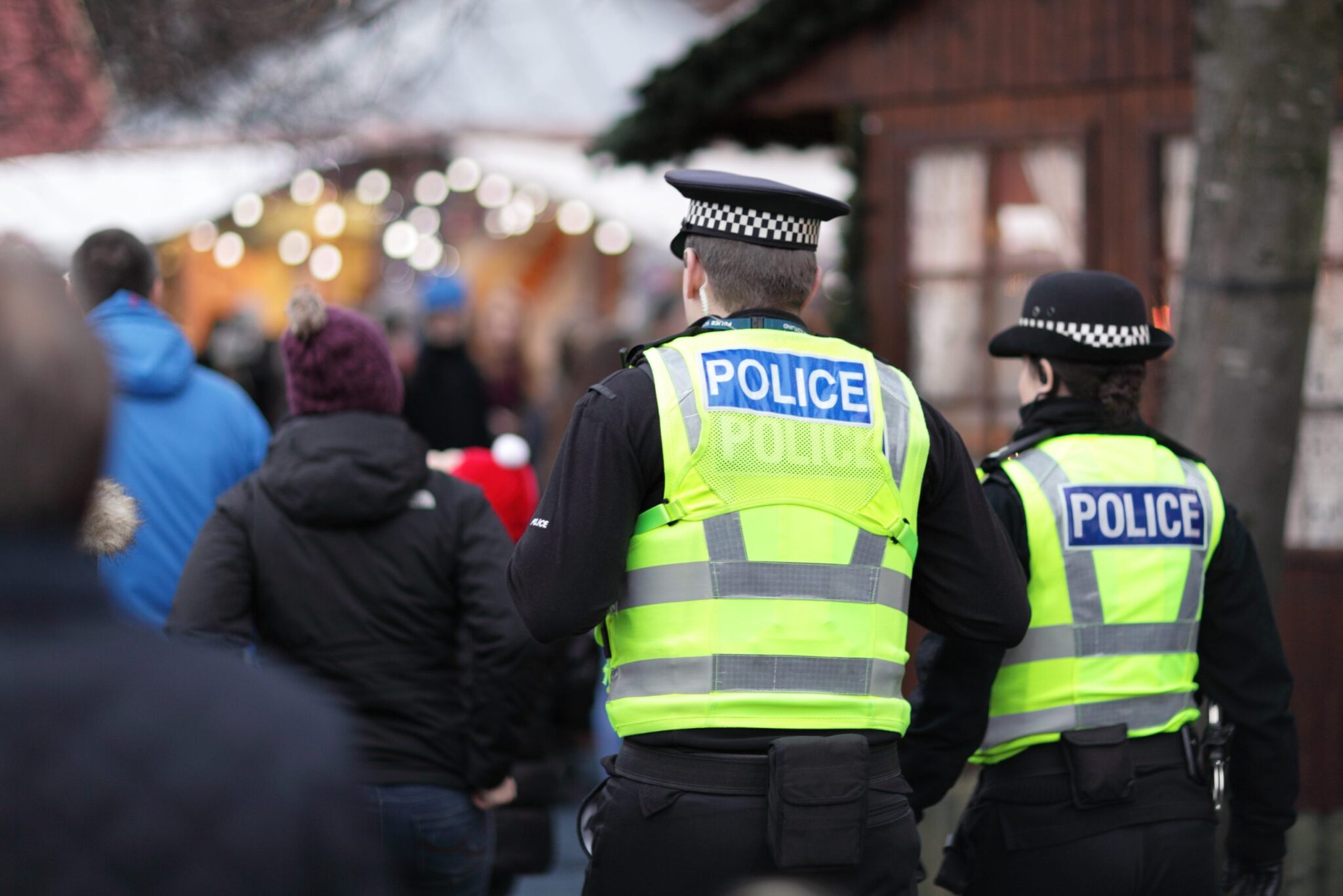 La inmigración colapsa el Reino Unido: un extranjero es detenido cada tres minutos en Inglaterra y Gales y suman más de 170.000 delitos en un año
