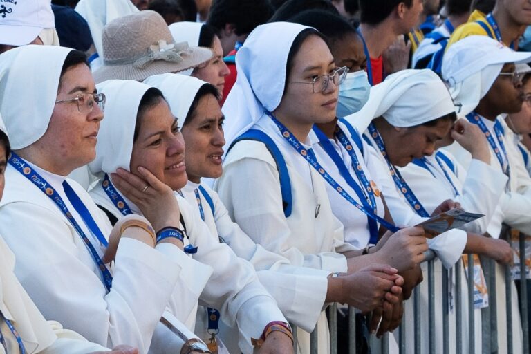 El Estado de Nueva York persigue a unas monjas y amenaza con cerrar su residencia de paliativos por negarse a usar los «pronombres LGTBI»