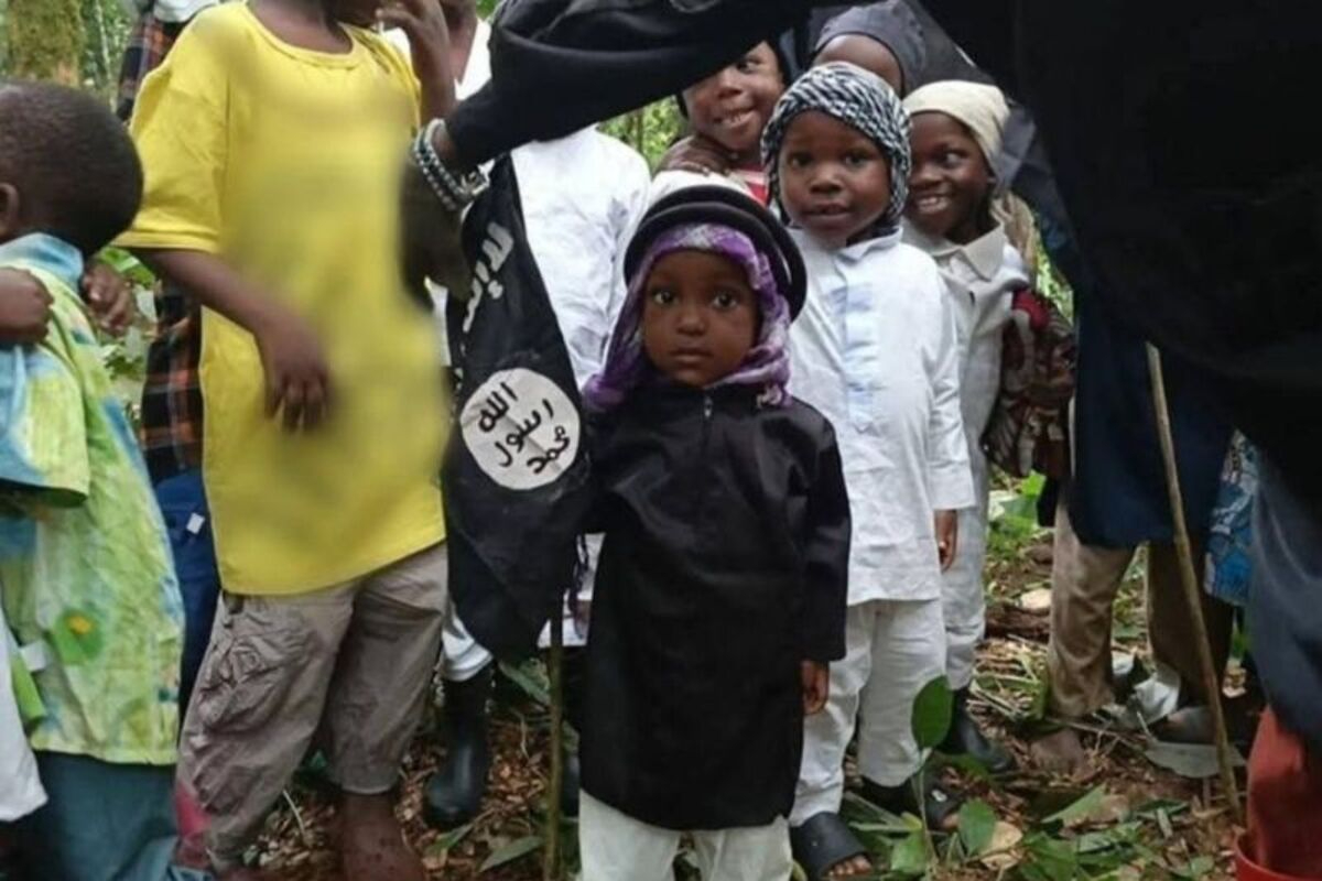 Terroristas de Estado Islámico publican fotos de niños en campamentos yihadistas en el Congo