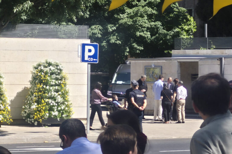 León XIV se reúne en Nunciatura con un grupo de 30 enfermos: «Rezamos mucho por él»