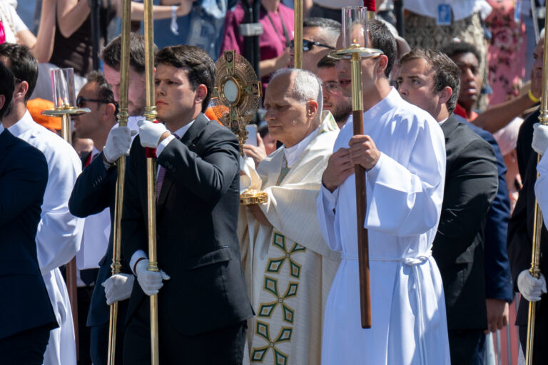 Más de 1,2 millones de personas asisten a la Misa y procesión del Corpus Christi presididas por el Papa León XIV en la Plaza de Cibeles de Madrid