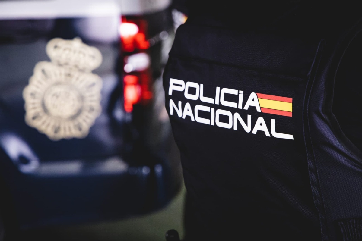 Una pelea multitudinaria en Málaga acaba con 13 detenidos y cuatro heridos, entre ellos dos apuñalados