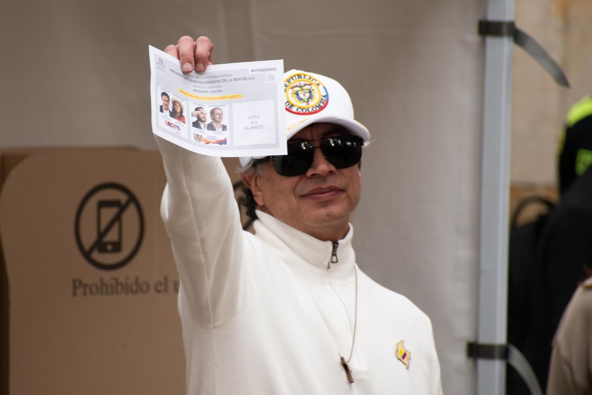 El socialista Petro se resiste a abandonar el poder en Colombia y denuncia «falta de transparencia» en el recuento de los votos