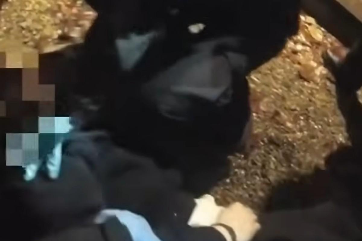 El vídeo de la Policía esposando a un joven apuñalado por un individuo sij indigna al Reino Unido