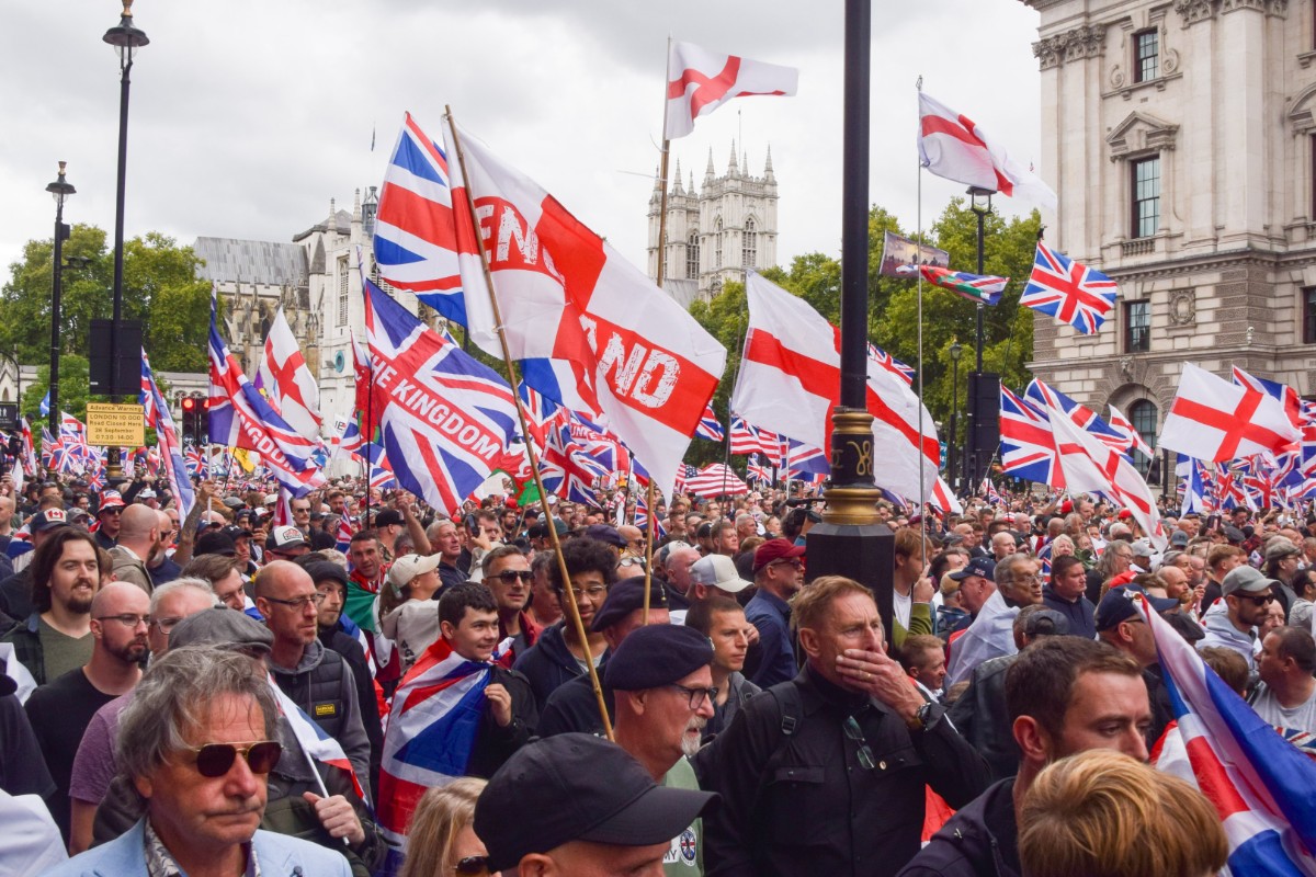 Ayuntamientos británicos excluyen a blancos de programas de empleo financiados con dinero público