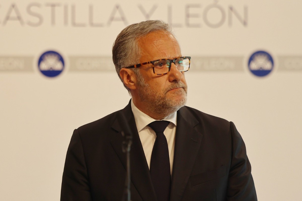 VOX acuerda un Gobierno de coalición en Castilla y León que establece la «prioridad nacional» en las ayudas sociales y en la vivienda, baja impuestos y protege el campo