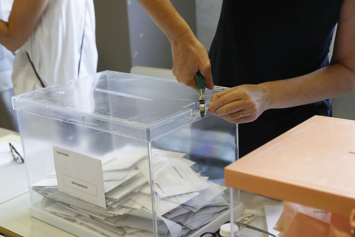 El PSOE ha ganado el voto exterior en las cuatro elecciones regionales del año tras reducir los controles e inflar el censo con la ‘ley de Nietos’