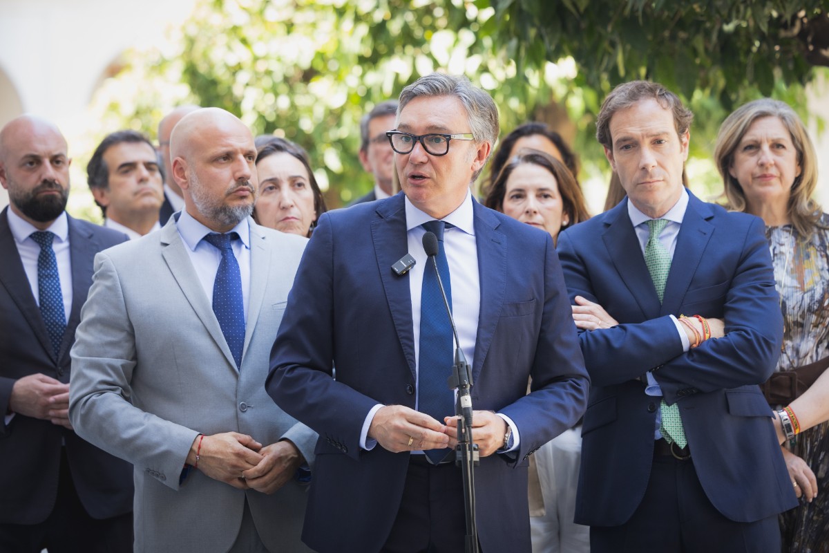 Manuel Gavira pregunta a Moreno Bonilla si pretende «pactar» la abstención del PSOE y reitera que VOX quiere «un buen acuerdo en beneficio de los andaluces»
