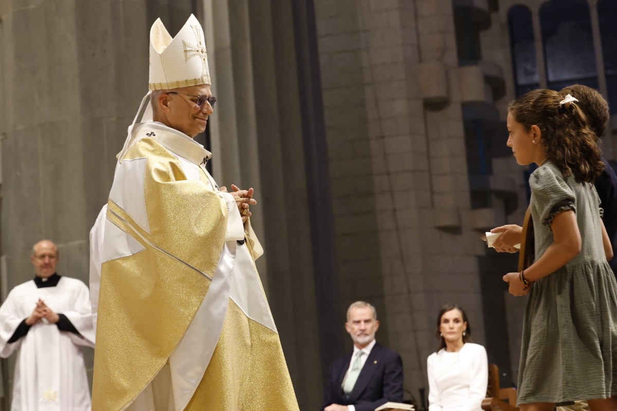 El Papa León XIV bendice la Torre de Jesucristo de la Sagrada Familia en una ceremonia histórica y conmovedora en Barcelona