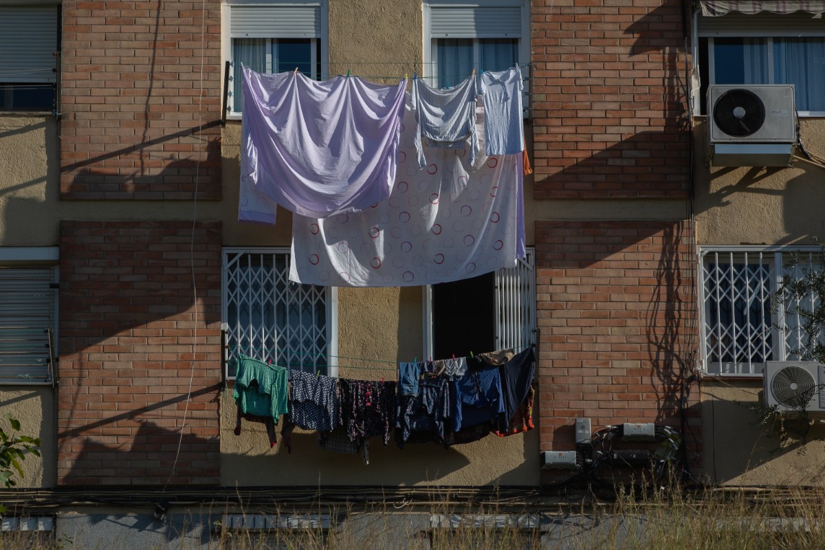 Ayuntamientos de PP y PSOE imponen a las familias multas de hasta 1.500 euros por tender la ropa