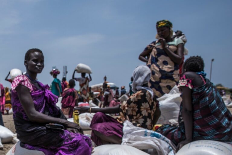 Escándalo en la ONG Médicos Sin Fronteras: empleados exigían sexo a refugiadas sudanesas a cambio de comida y trabajo