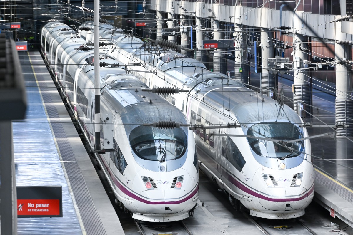 Nueva avería en Renfe: la línea de alta velocidad Madrid-Valencia-Alicante sufre retrasos por «una incidencia en la maquinaria»