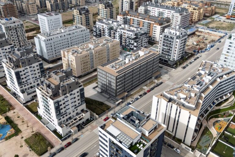 Los impuestos, tasas y cargas públicas suponen más del 26% del precio de la vivienda nueva