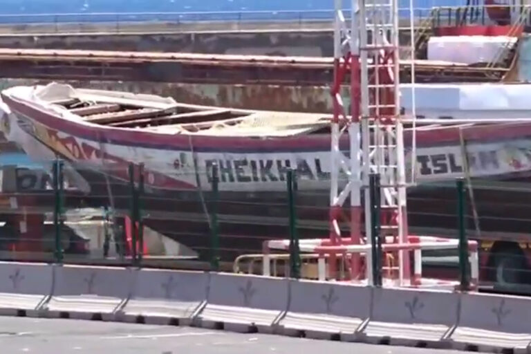 Uno de los cayucos que rodearán el altar desde el que ofrecerá misa el Papa León XIV en Tenerife se llama «Jeque del islam»