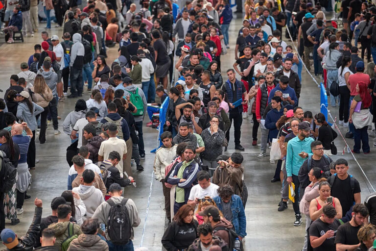 La farsa de «sostener las pensiones»: los extranjeros aportan sólo el 5,19% del IRPF pese a ser casi el 20% de la población en España