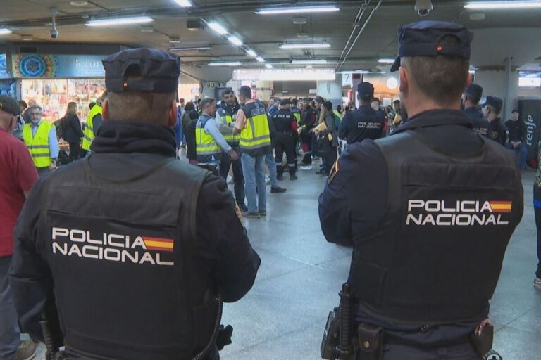 Detenido en Atocha un inmigrante marroquí tras robar y agredir sexualmente a una joven mientras era vigilado por la Policía
