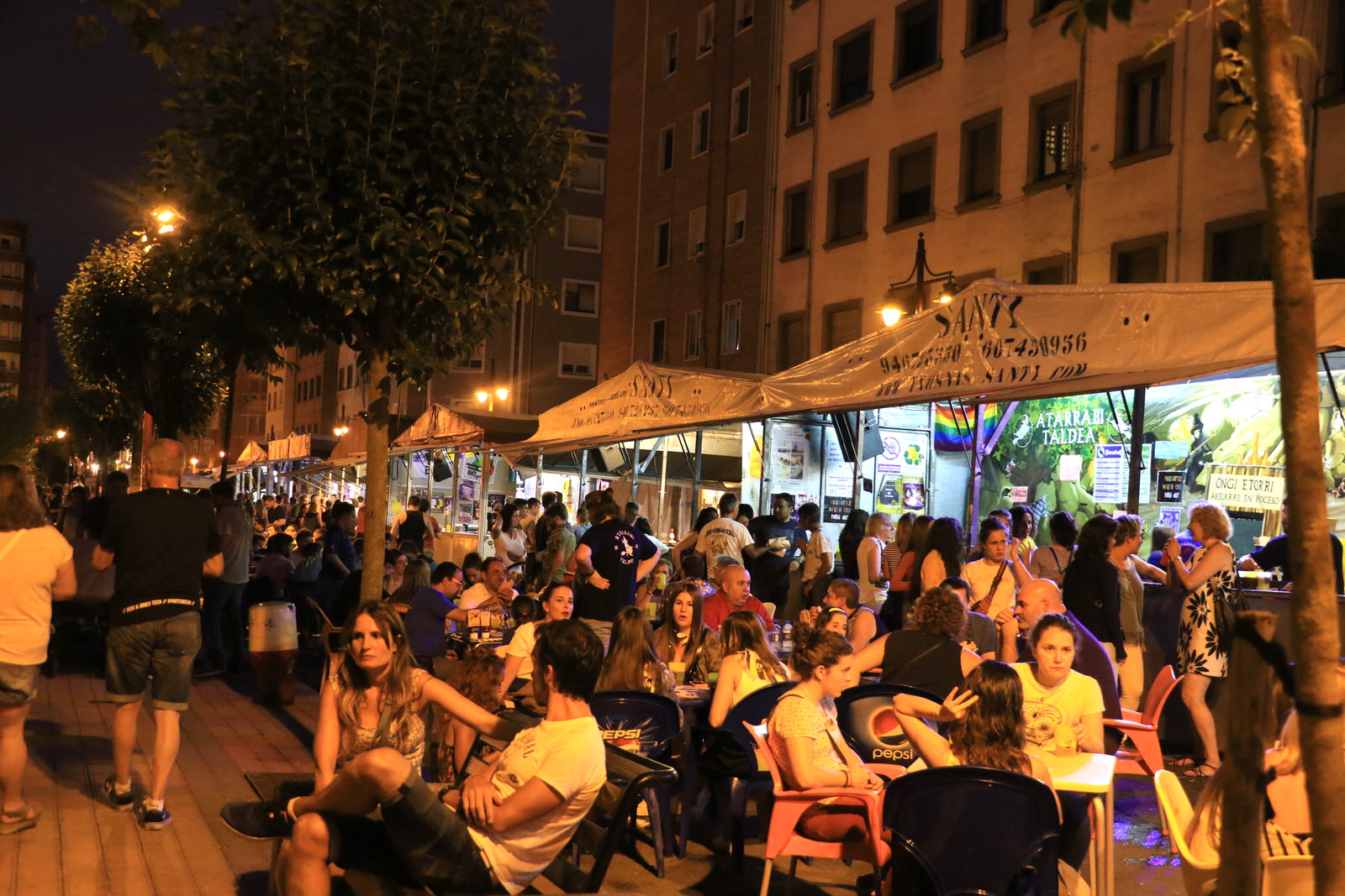 Racismo separatista en el País Vasco: una caseta de feria de Baracaldo prohíbe servir a quien vista con una camiseta de la selección española