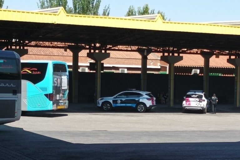 Detenido un inmigrante marroquí por abusar sexualmente de una joven de 20 años en un autobús que se dirigía a Gijón