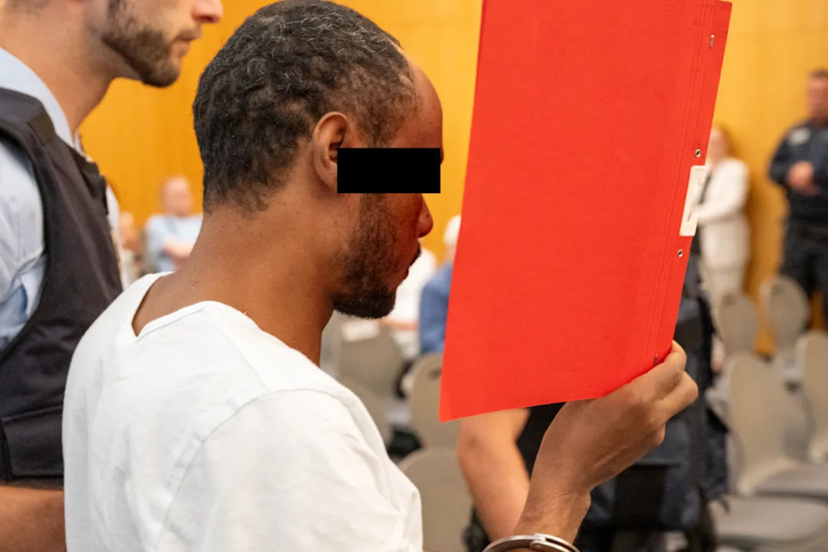 Un inmigrante eritreo recién salido de la cárcel apuñala a un vendedor de MediaMarkt 15 veces en Alemania sin motivo porque tenía «frustración»