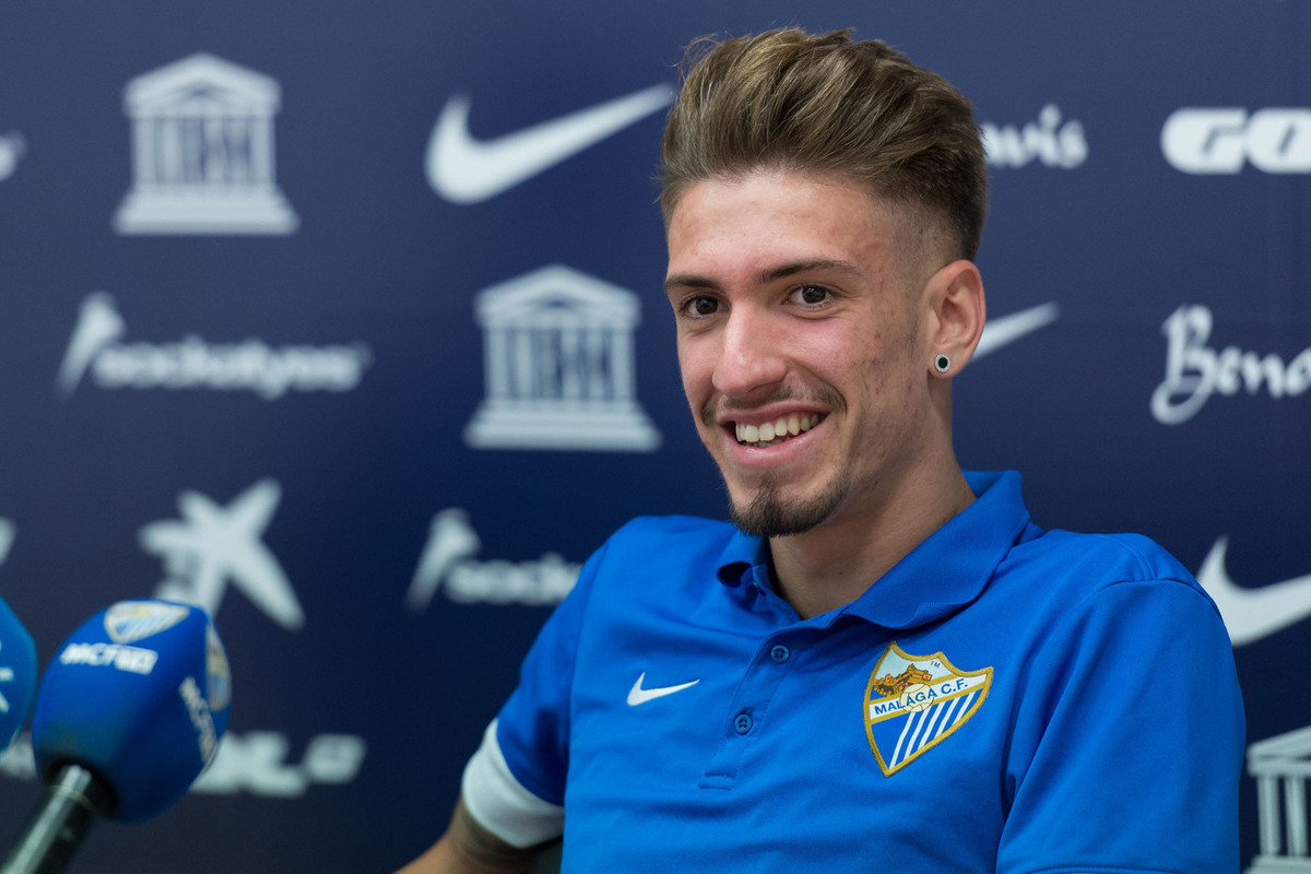 El futbolista Samu Castillejo estalla contra el Gobierno por la invasión de Ceuta: «Anda e iros a tomar por culo»