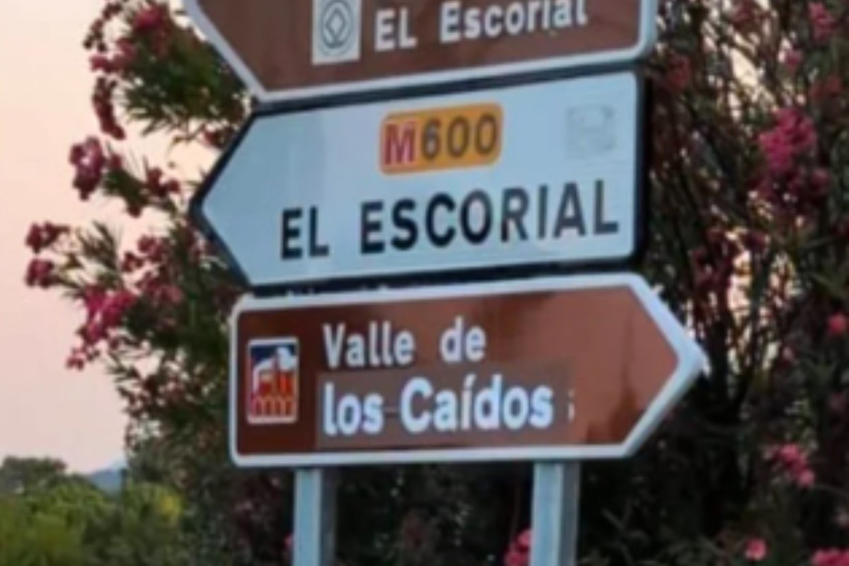 Una acción ciudadana devuelve el nombre de Valle de los Caídos a las señales de Cuelgamuros