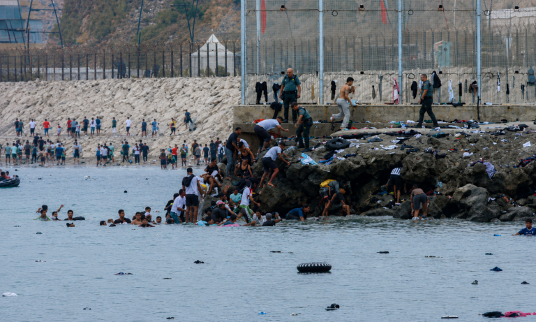 El Gobierno de Sánchez no actuó en Ceuta pese a la información en periódicos marroquíes dos semanas antes de la invasión