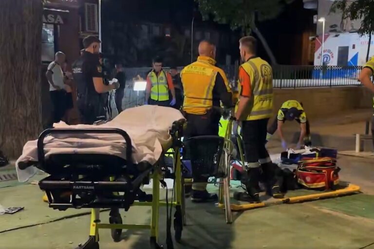Un joven asesinado y dos menores heridos graves tras una reyerta con machetes entre bandas latinas  en un parque de Madrid
