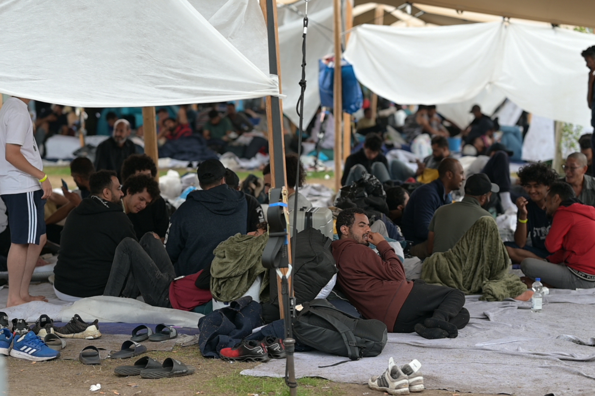 El ministro neerlandés de Asilo cancela su visita a un centro de inmigrantes ilegales por falta de seguridad