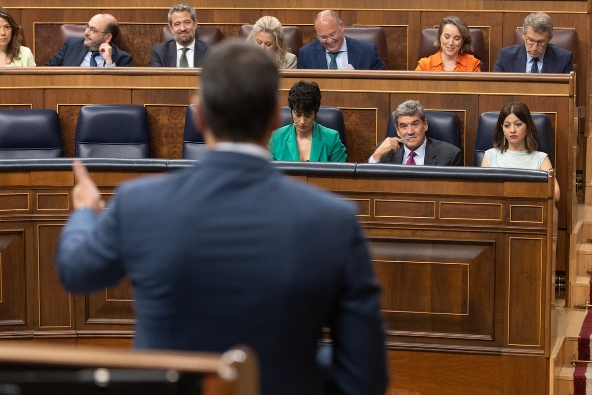 El Gobierno de Sánchez pide incorporar más negros, homosexuales y gordos en las películas y series españolas