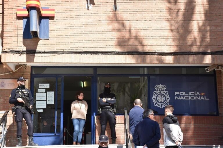 Un inmigrante ilegal marroquí que llegó en patera dispara con una escopeta a una abogada en El Ejido (Almería) en represalia por un juicio
