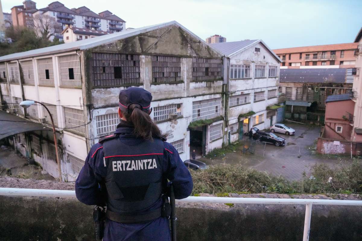 Detenidos en Vitoria dos magrebíes con casi un centenar de arrestos e imputaciones por un robo violento