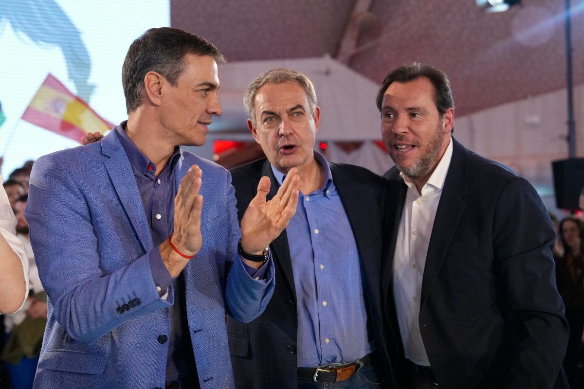 Sánchez confía ciegamente en Zapatero, siguen hablando y no lo aparta como hizo con Ábalos o Cerdán