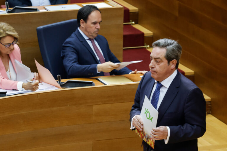 VOX exige prioridad nacional en vivienda y ayudas públicas, y una política migratoria más firme en la ley de acompañamiento valenciana