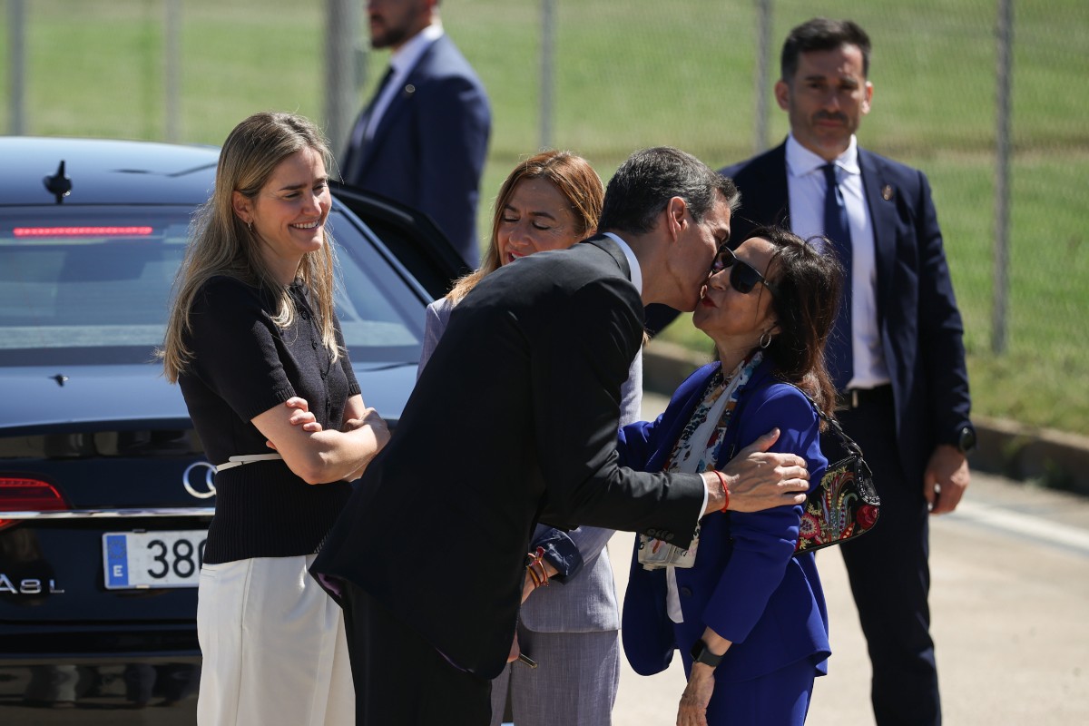 Agentes del CNI denuncian que Sánchez ha puesto la cúpula del organismo «al servicio del PSOE»