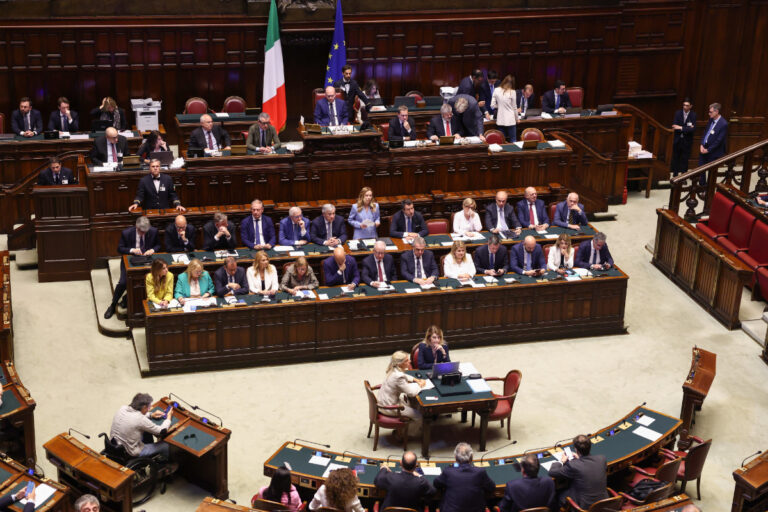 El Parlamento de Italia debatirá una ley de remigración tras recibir 150.000 firmas contra la inmigración masiva
