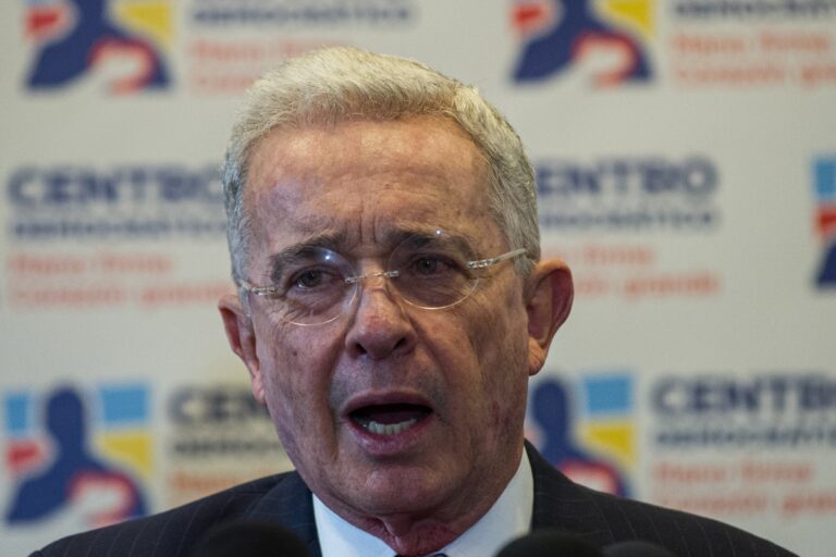 El expresidente Álvaro Uribe apoya la reducción de embajadas ordenada por De la Espriella: «Es una iniciativa que Colombia necesita»