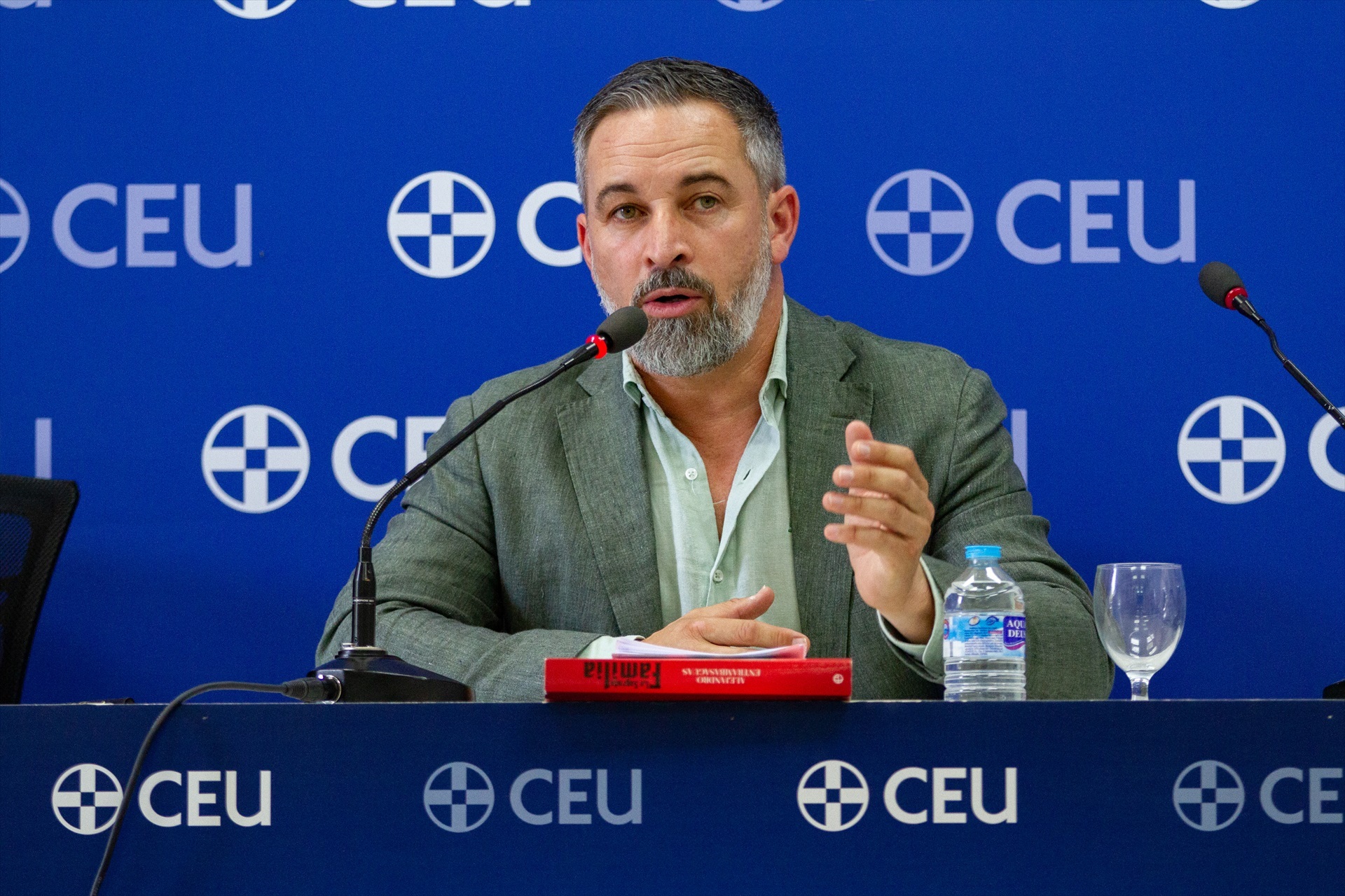 Abascal alerta de una «invasión migratoria» impulsada por Sánchez y exige elecciones inmediatas y transparentes: «Se está produciendo un golpe silencioso»