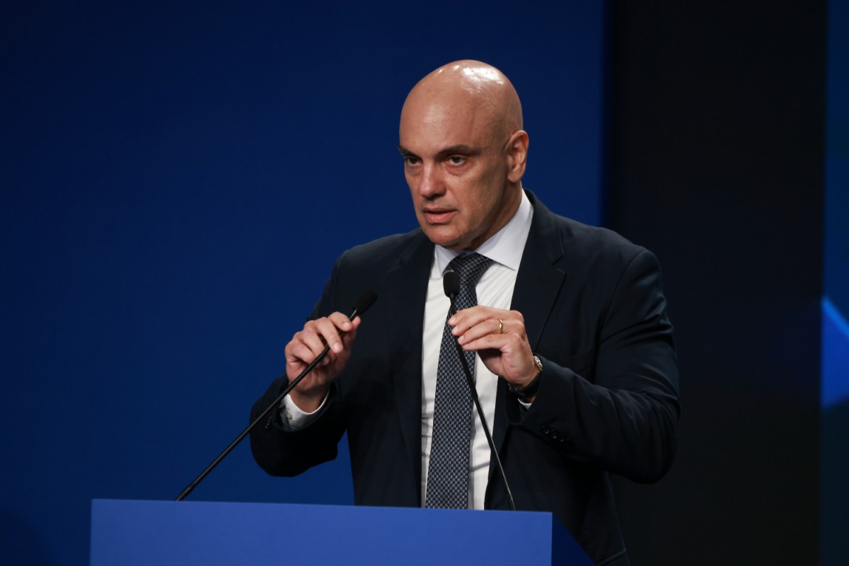 Nueva arremetida del juez Alexandre de Moraes: ordena suspender las visitas del patriota Flávio Bolsonaro a su padre por 90 días