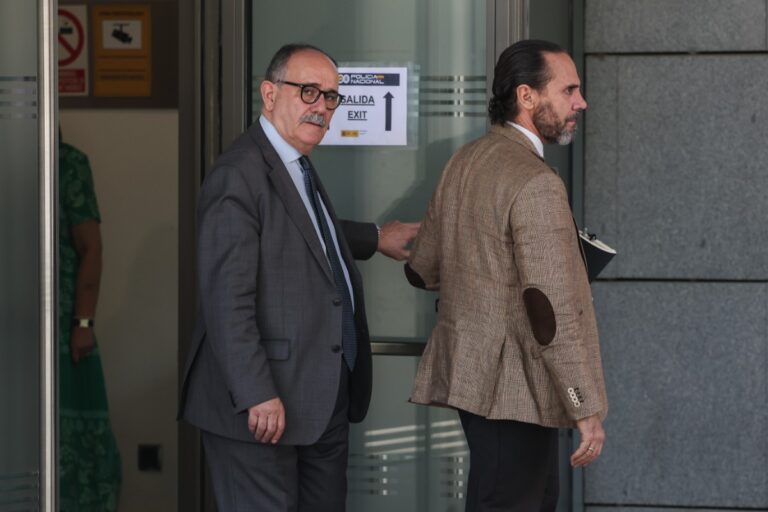 El exabogado de Ábalos asegura que Leire Díez le ofreció pagar la defensa del exministro a través de una empresa